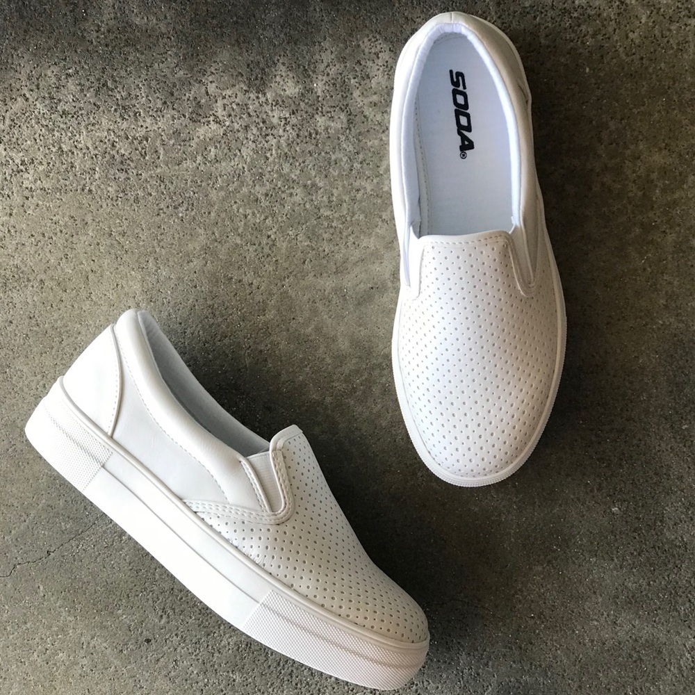 NEW Croft White Pinhole Platform Fashion Sneakers - Picture 5 of 7